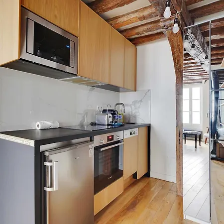 Authentic 1br 4p Arts Et Metiers